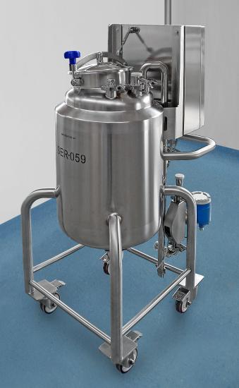 Tank with agitator 